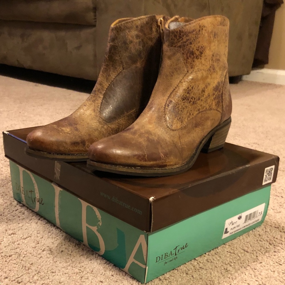 Diba True Tan Kansas (Vintage) Leather. Size 7.5.